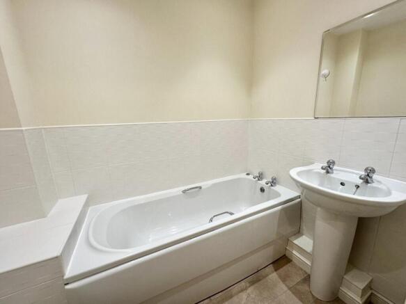 2 bed Apartment to rent Image 8