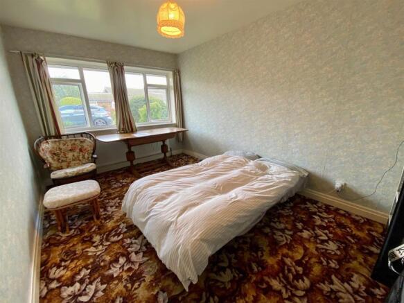DOWNSTAIRS BEDROOM.jpg
