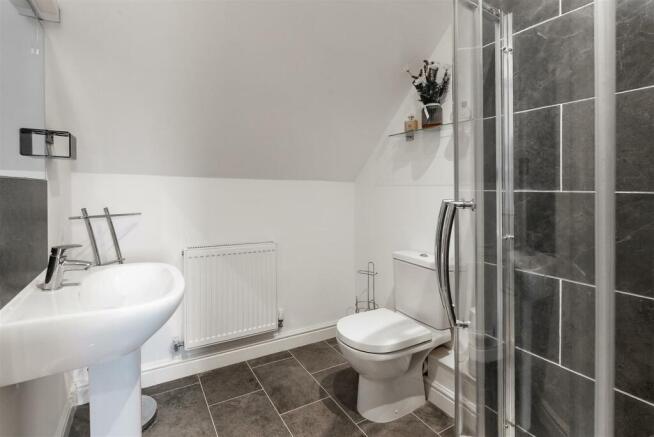 Ensuite to main