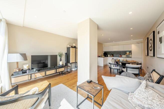 2 bed Flat to rent Image 5