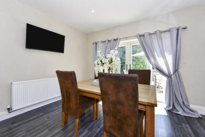 3 bed Semi-Detached for sale Image 10