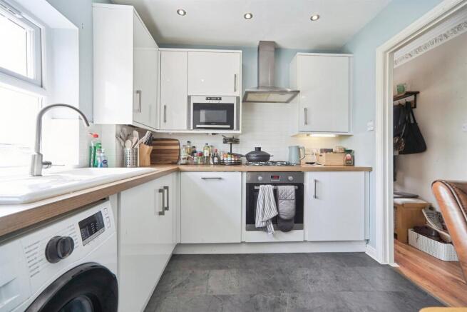 2 bed Flat for sale Image 6