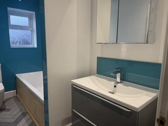 Bathroom 26 George Street.jpg