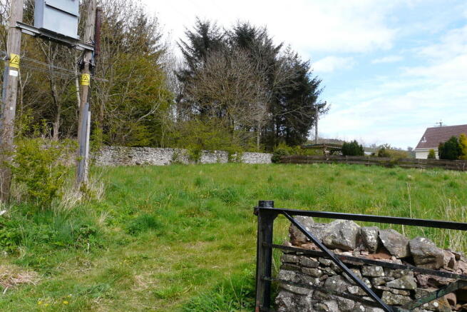 GARDEN AREA TO REAR