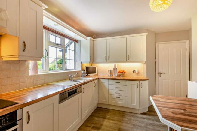 8596393-interior20-800.jpg