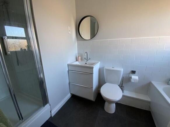 Ensuite to Main B...
