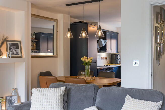 5 bed Town House for sale Image 11