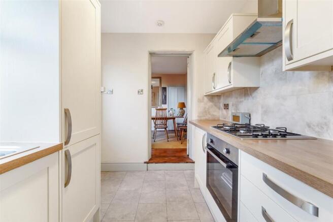 Lower Court Road, Epsom, KT19 photo 4