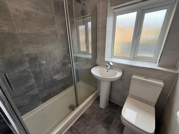 3 bed Semi-Detached to rent Image 12