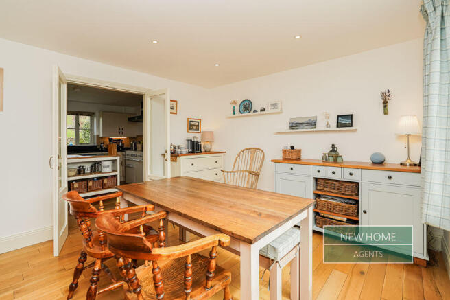 4 bed Detached for sale Image 9