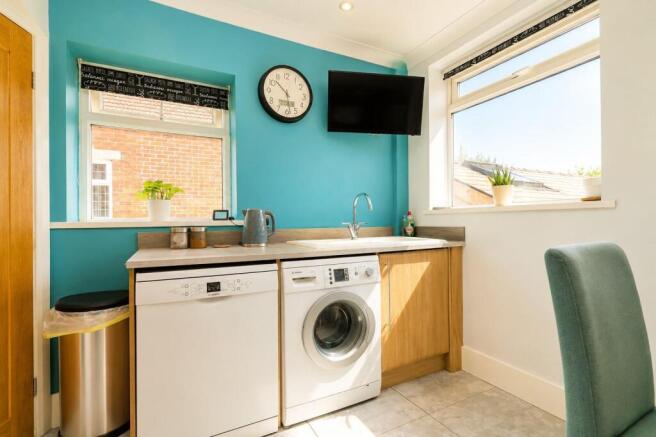 3 bed Semi-Detached for sale Image 6