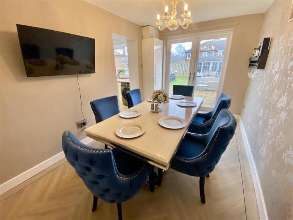 4 bed Semi-Detached for sale Image 11
