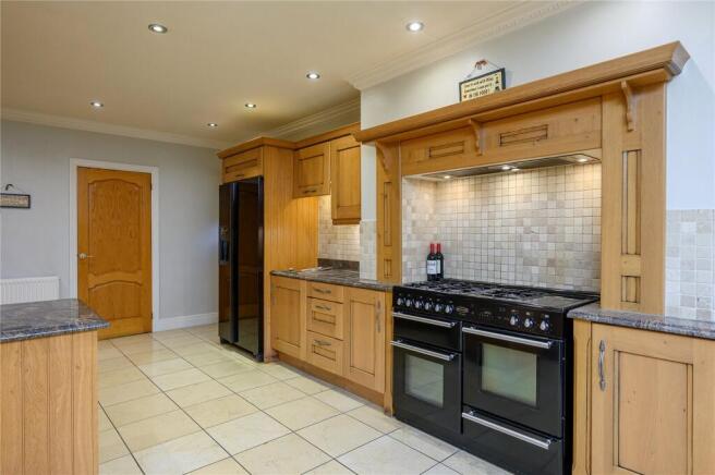 4 bed Detached for sale Image 7