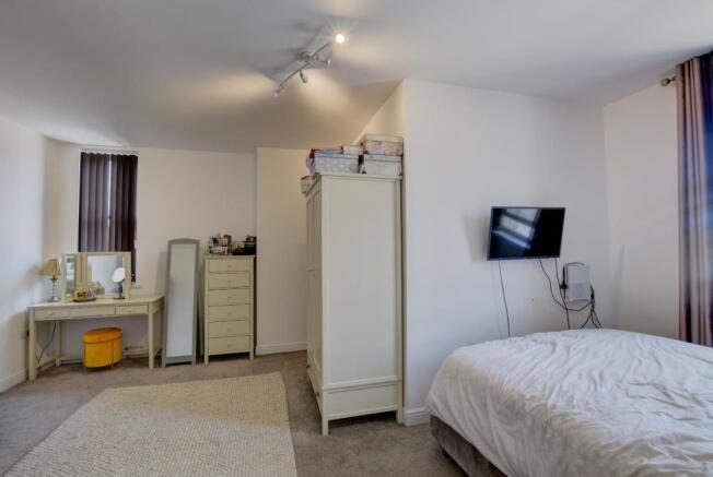 Bed 2 3.jpg