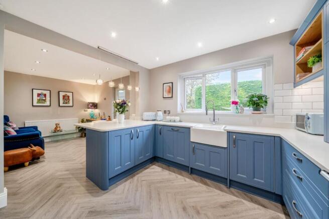 4 bed Detached for sale Image 5