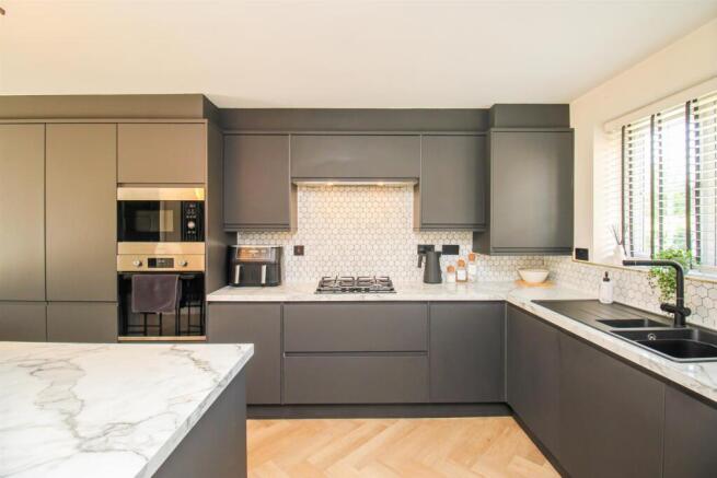 3 bed Semi-Detached for sale Image 5
