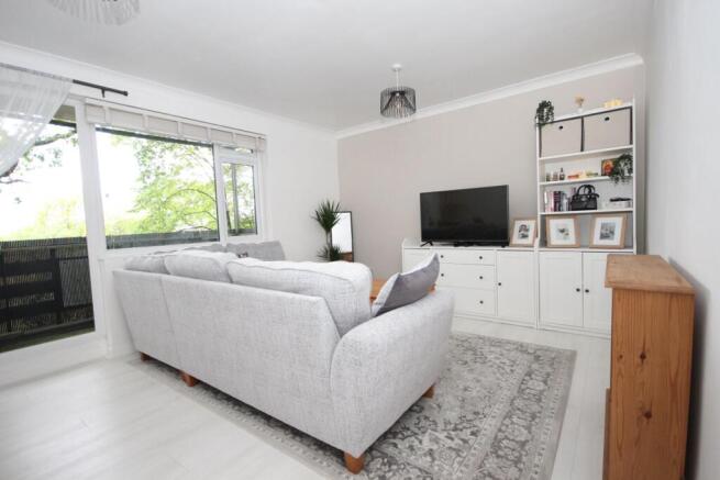 2, Headswell Crescent, Bournemouth, BH10 photo 2