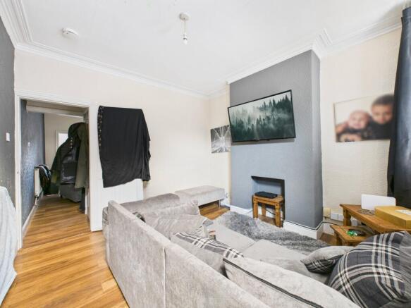 CAM02871G0-PR0690-STILL001