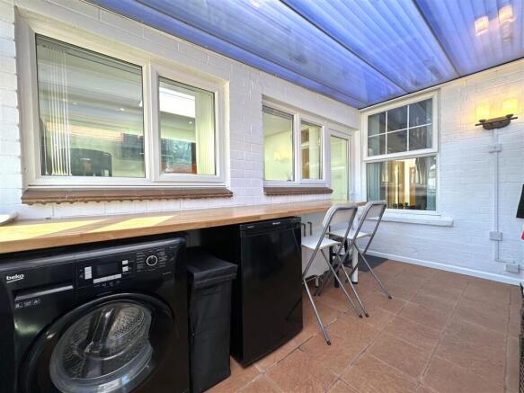Breakfast/Utility Room 929