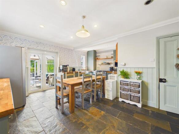 2 bed Semi-Detached for sale Image 5