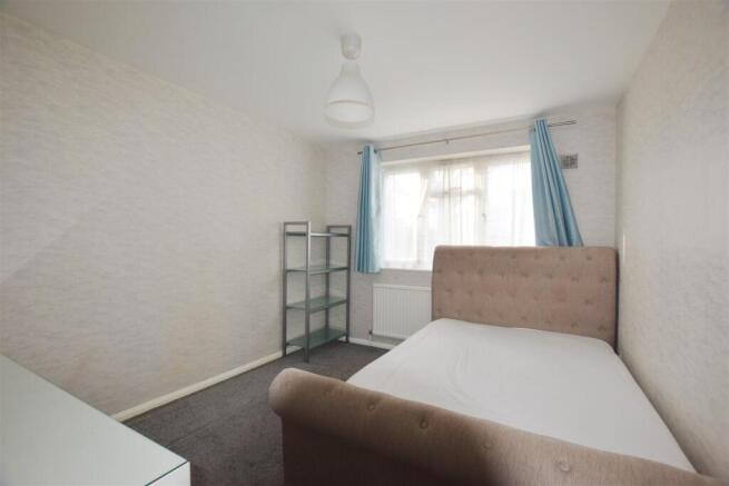 Bedroom1_inPixio.jpg