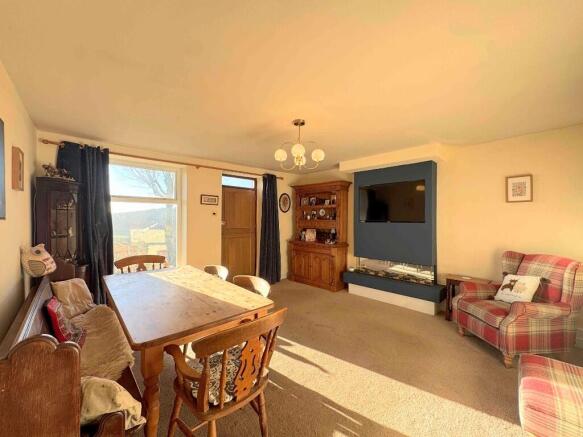 4 bed Semi-Detached for sale Image 8