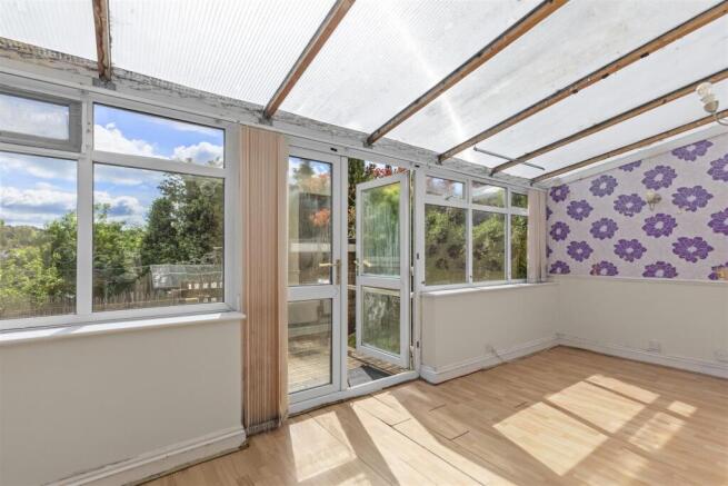 Mayhew Crescent, High Wycombe photo 4