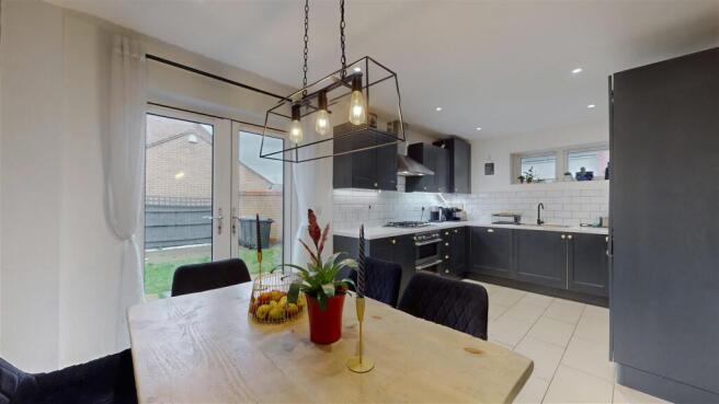 KITCHEN/DINING ROOM