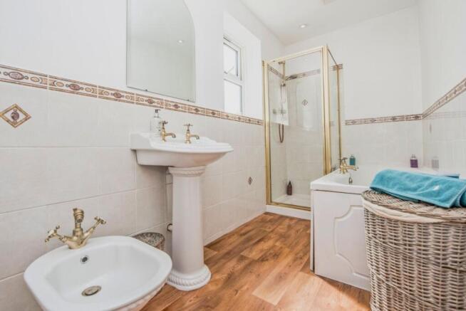 3 bed Terraced for sale Image 11