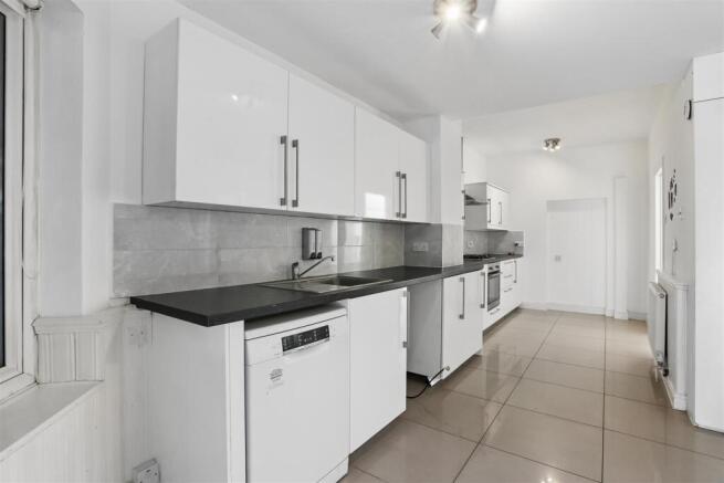 1781445771 - 44 SENGA ROAD, SM6 - 16.jpg