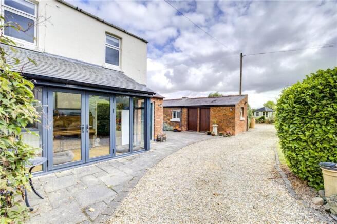 4 bed Detached for sale Image 7