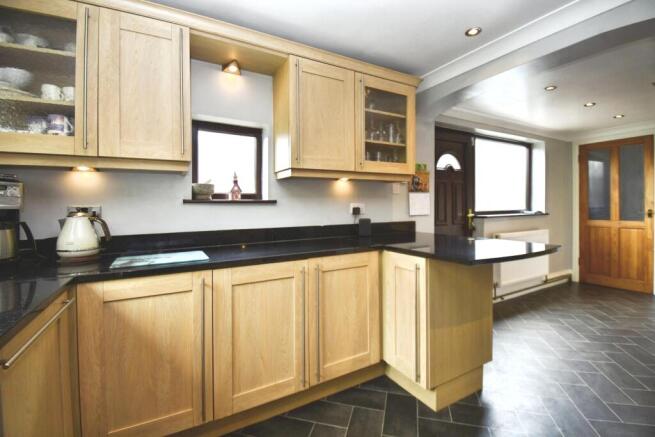 3 bed Semi-Detached for sale Image 12
