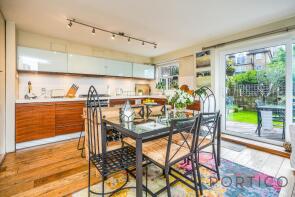 5b, Thorney Crescent, London SW11 3TR