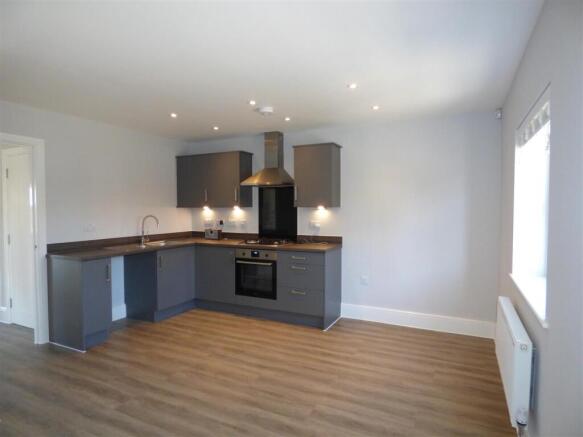 2 Pintle Place kitchen 1.JPG
