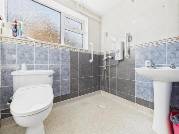 2 bed Semi-Detached Bungalow for sale Image 7