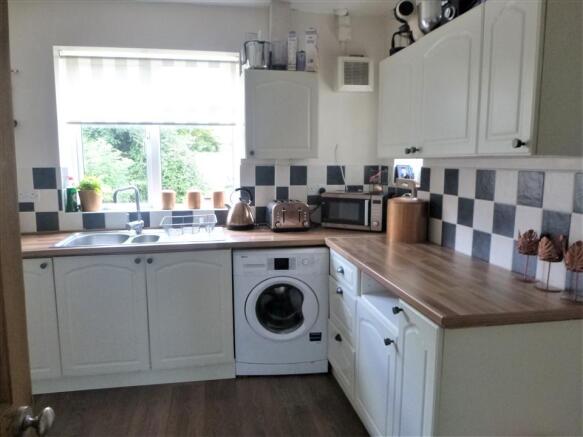 ADDITIONAL KITCHEN PHOTO
