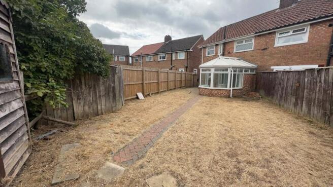3 bed Semi-Detached to rent Image 2