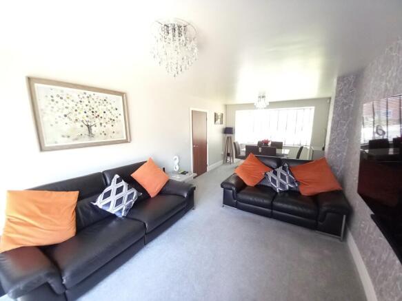 LOUNGE & DINING ROOM
