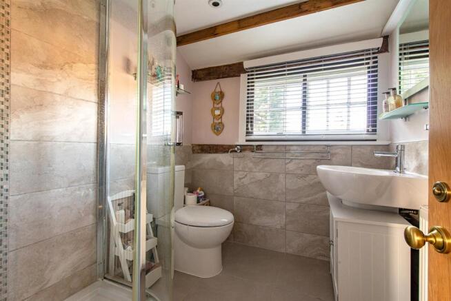 Bakers Cottage bathroom.jpg