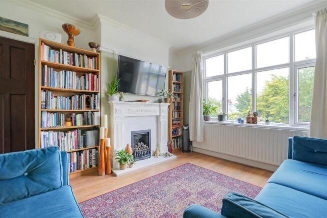 Living Room 2.jpg