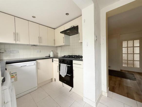 Kitchen 1.jfif.jpg