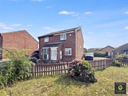 33, Drayton Way, Gloucester GL4 4FU