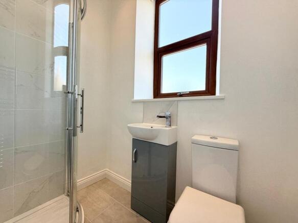 2 bed End of Terrace to rent Image 12