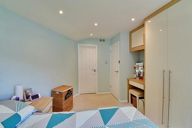 Bedroom 1_2.jpg