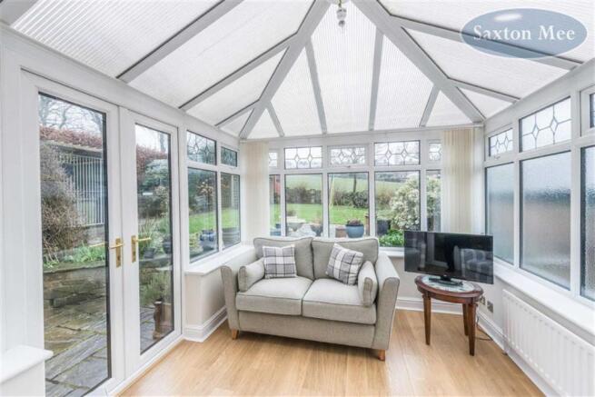 IMPRESSIVE GARDEN ROOM