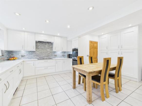 Living Kitchen/Dining Room