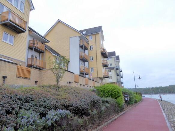 3 bed flat to rent Cromarty House, Chatham ME4