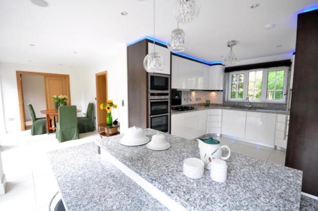 Kitchen/Breakfast Rm
