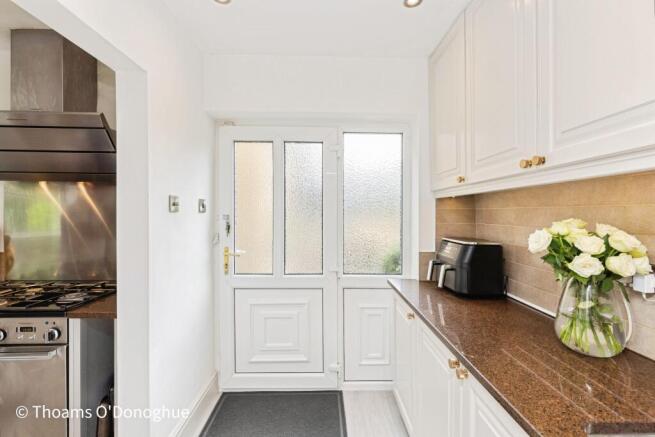 4 bed Detached for sale Image 8