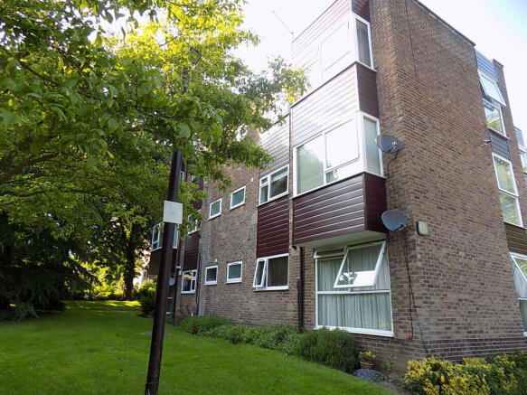 2 bed Apartment to rent Image 11